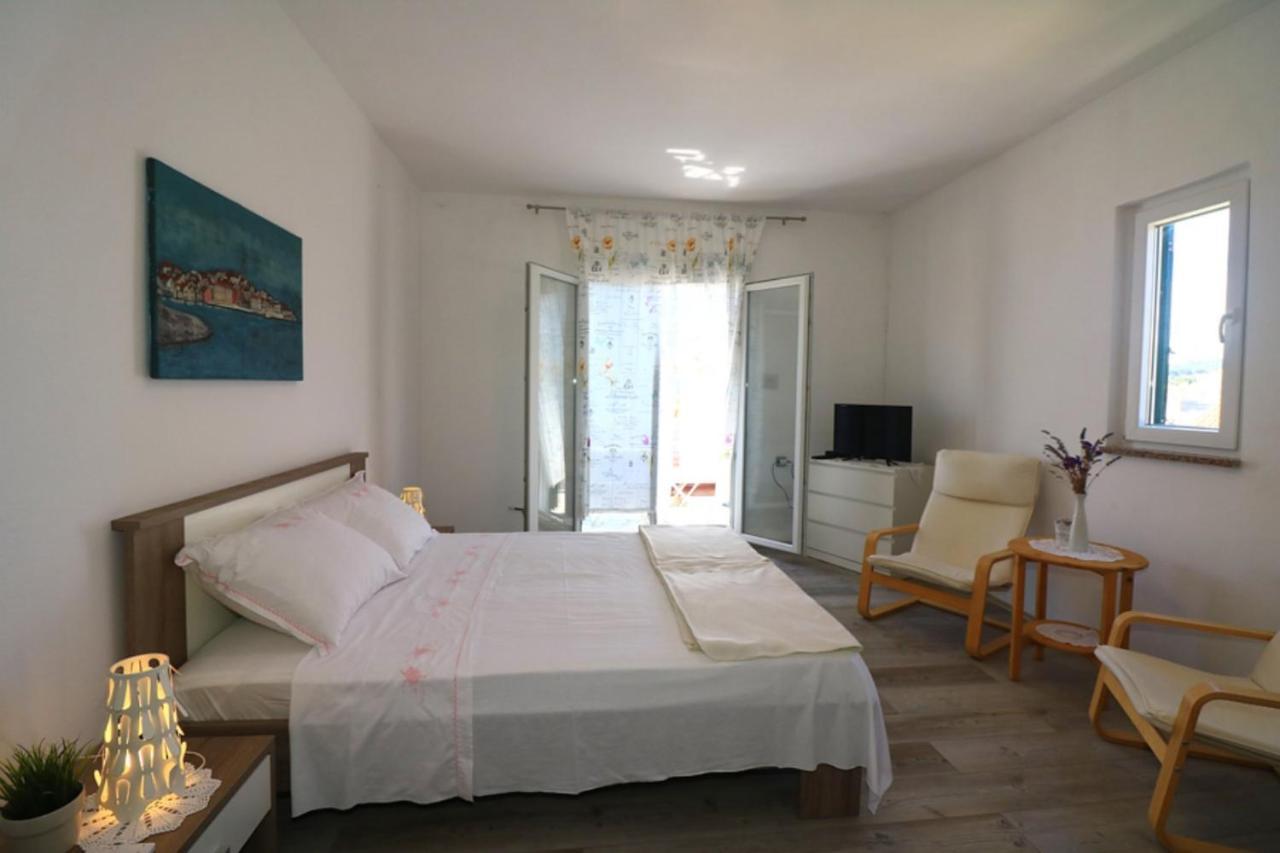 בטינה Apartmani Mikin מראה חיצוני תמונה