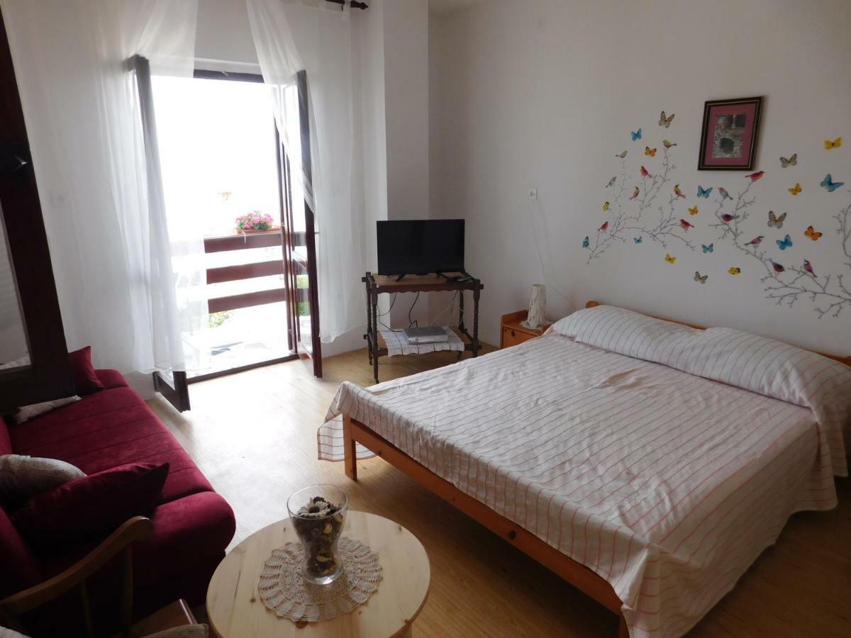בטינה Apartmani Mikin מראה חיצוני תמונה