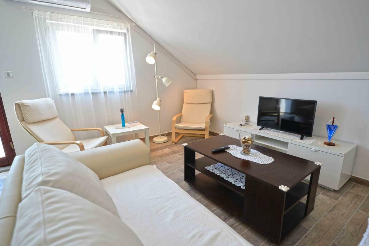 בטינה Apartmani Mikin מראה חיצוני תמונה