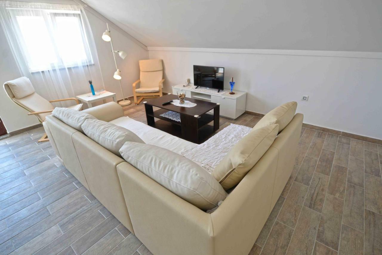 בטינה Apartmani Mikin מראה חיצוני תמונה